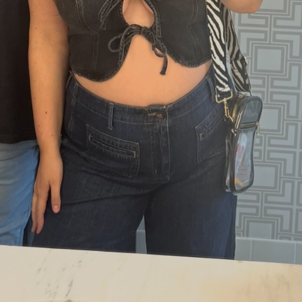 Old Navy High-Waisted Baggy Wide-Leg Trouser Jeans - Picture 2 of 4